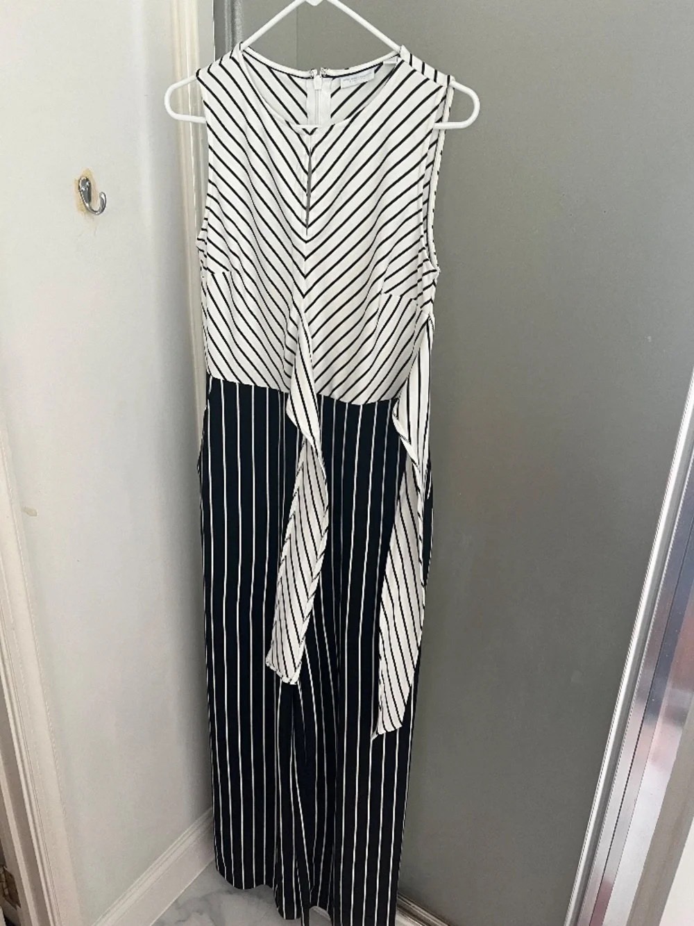 New York & Company black white